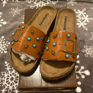 Outwoods woman’s tan sandals NIB size 8 but fit like a 7-7.5